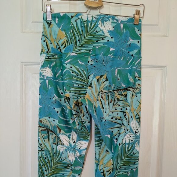 Exotica Athletics Turquoise Capri Leggings - Picture 3 of 4